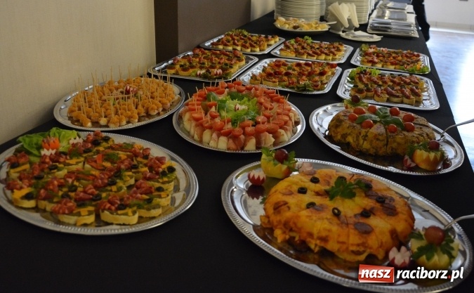 Zdjęcie w galerii na portalu naszraciborz.pl: Ośmiornica z musem selerowym, gazpacho, bruschetta i paella z krewetkami na konferencji CKZiU nr 1 wiadomości z regionu