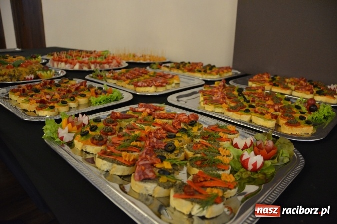 Zdjęcie w galerii na portalu naszraciborz.pl: Ośmiornica z musem selerowym, gazpacho, bruschetta i paella z krewetkami na konferencji CKZiU nr 1 wiadomości z regionu