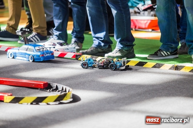 Zdjęcie w galerii na portalu naszraciborz.pl: Zawody aut zdalnie sterowanych w Arenie Rafako wiadomości z regionu