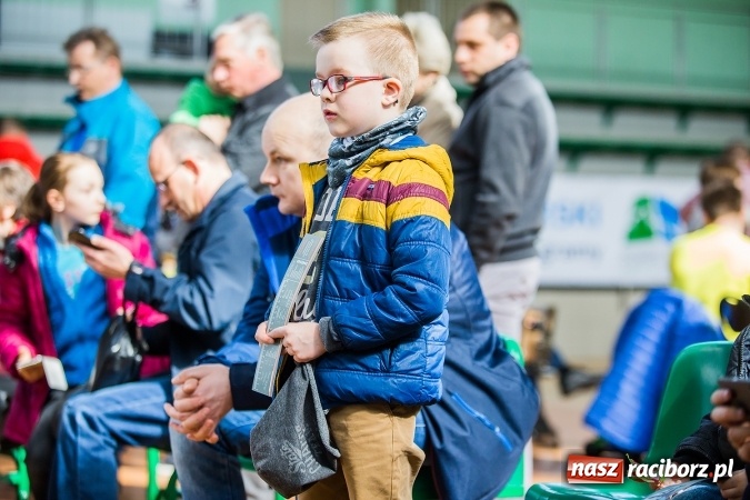 Zdjęcie w galerii na portalu naszraciborz.pl: Zawody aut zdalnie sterowanych w Arenie Rafako wiadomości z regionu
