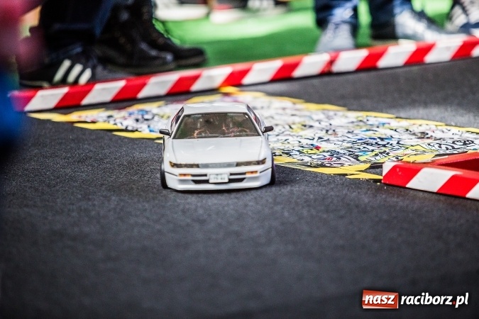 Zdjęcie w galerii na portalu naszraciborz.pl: Zawody aut zdalnie sterowanych w Arenie Rafako wiadomości z regionu