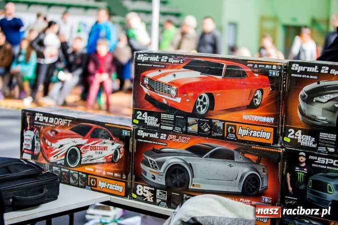 Zdjęcie w galerii na portalu naszraciborz.pl: Zawody aut zdalnie sterowanych w Arenie Rafako wiadomości z regionu