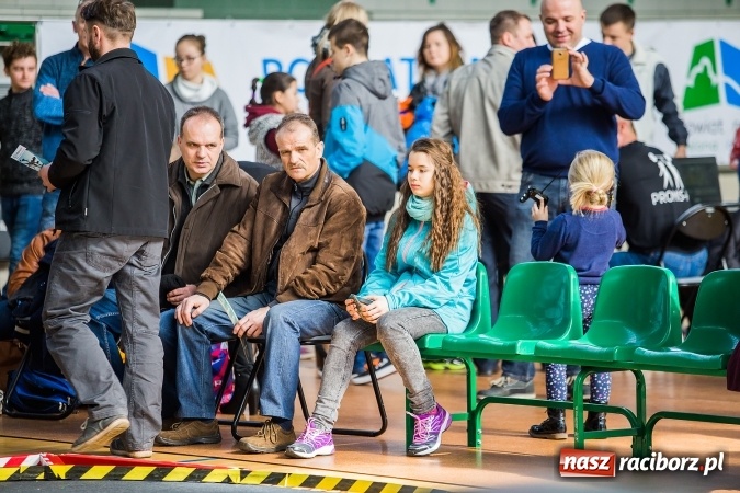 Zdjęcie w galerii na portalu naszraciborz.pl: Zawody aut zdalnie sterowanych w Arenie Rafako wiadomości z regionu