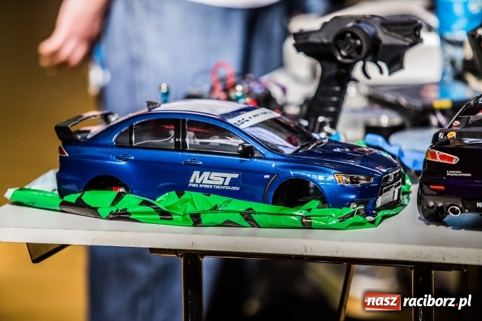 Zdjęcie w galerii na portalu naszraciborz.pl: Zawody aut zdalnie sterowanych w Arenie Rafako wiadomości z regionu