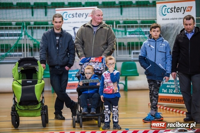 Zdjęcie w galerii na portalu naszraciborz.pl: Zawody aut zdalnie sterowanych w Arenie Rafako wiadomości z regionu