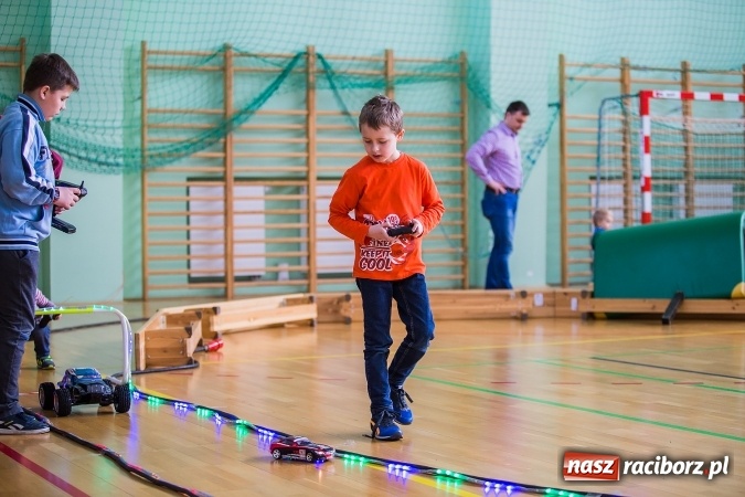Zdjęcie w galerii na portalu naszraciborz.pl: Zawody aut zdalnie sterowanych w Arenie Rafako wiadomości z regionu