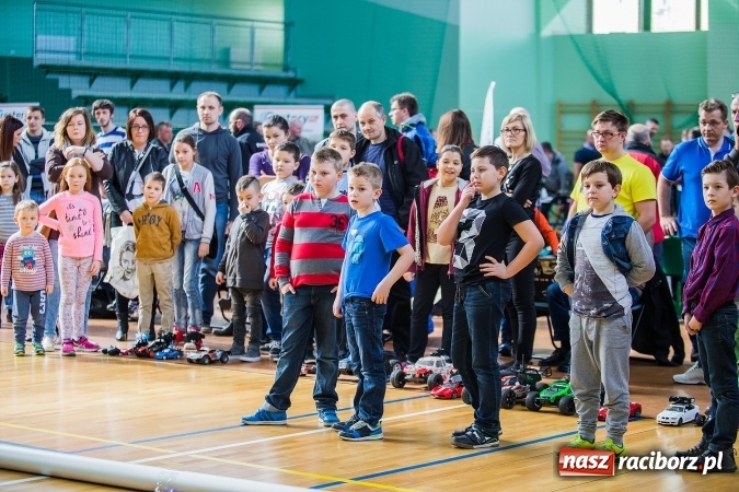 Zdjęcie w galerii na portalu naszraciborz.pl: Zawody aut zdalnie sterowanych w Arenie Rafako wiadomości z regionu