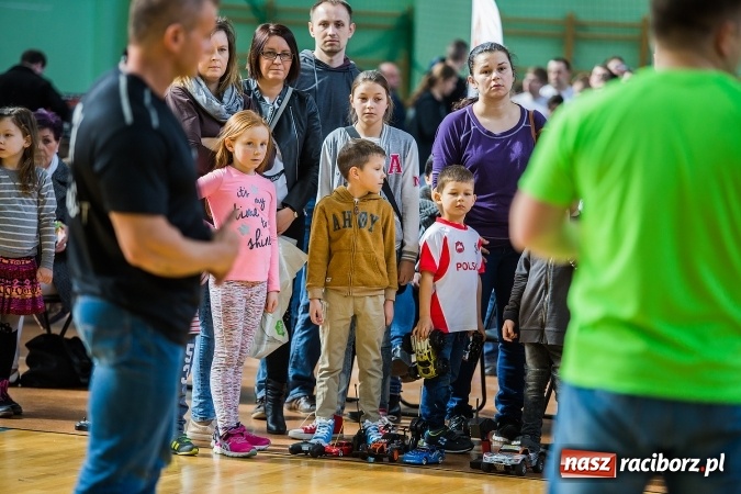 Zdjęcie w galerii na portalu naszraciborz.pl: Zawody aut zdalnie sterowanych w Arenie Rafako wiadomości z regionu