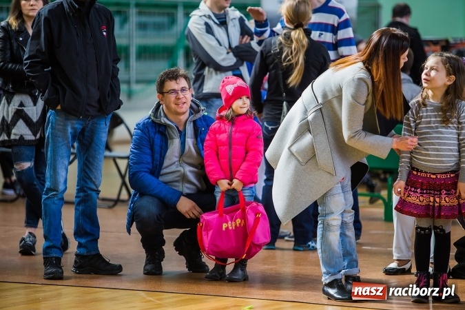 Zdjęcie w galerii na portalu naszraciborz.pl: Zawody aut zdalnie sterowanych w Arenie Rafako wiadomości z regionu
