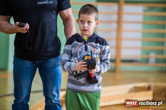 Zdjęcie w galerii na portalu naszraciborz.pl: Zawody aut zdalnie sterowanych w Arenie Rafako wiadomości z regionu