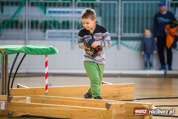 Zdjęcie w galerii na portalu naszraciborz.pl: Zawody aut zdalnie sterowanych w Arenie Rafako wiadomości z regionu