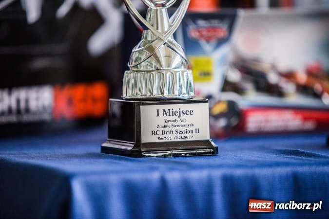 Zdjęcie w galerii na portalu naszraciborz.pl: Zawody aut zdalnie sterowanych w Arenie Rafako wiadomości z regionu