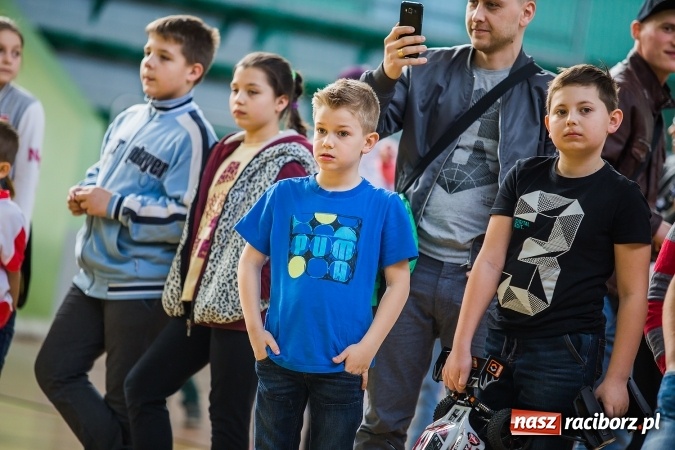 Zdjęcie w galerii na portalu naszraciborz.pl: Zawody aut zdalnie sterowanych w Arenie Rafako wiadomości z regionu