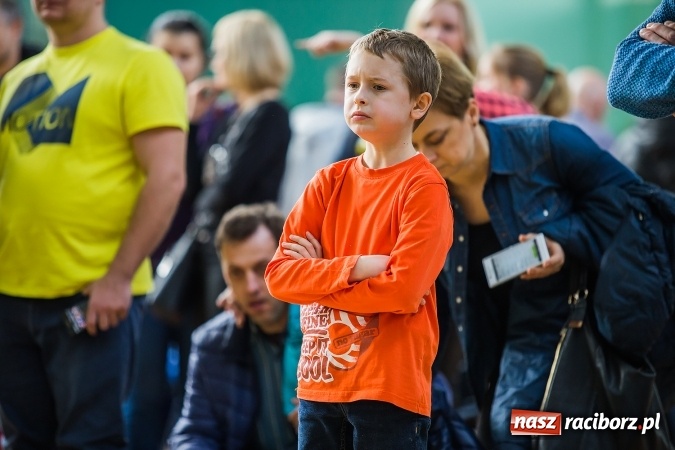 Zdjęcie w galerii na portalu naszraciborz.pl: Zawody aut zdalnie sterowanych w Arenie Rafako wiadomości z regionu
