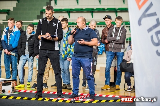Zdjęcie w galerii na portalu naszraciborz.pl: Zawody aut zdalnie sterowanych w Arenie Rafako wiadomości z regionu