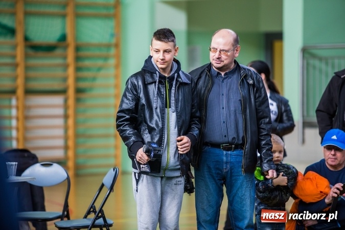 Zdjęcie w galerii na portalu naszraciborz.pl: Zawody aut zdalnie sterowanych w Arenie Rafako wiadomości z regionu