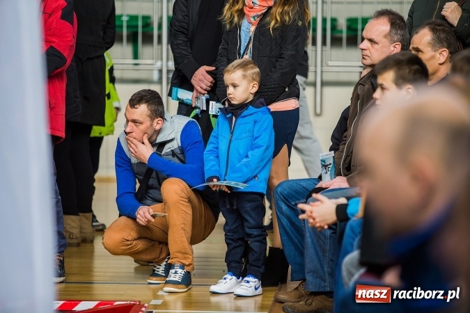 Zdjęcie w galerii na portalu naszraciborz.pl: Zawody aut zdalnie sterowanych w Arenie Rafako wiadomości z regionu