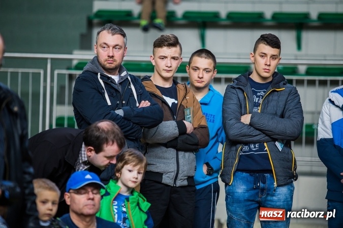 Zdjęcie w galerii na portalu naszraciborz.pl: Zawody aut zdalnie sterowanych w Arenie Rafako wiadomości z regionu