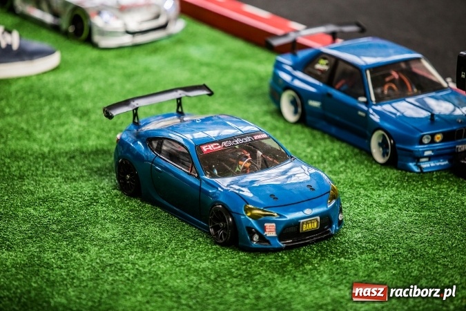 Zdjęcie w galerii na portalu naszraciborz.pl: Zawody aut zdalnie sterowanych w Arenie Rafako wiadomości z regionu