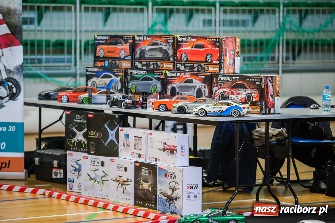 Zdjęcie w galerii na portalu naszraciborz.pl: Zawody aut zdalnie sterowanych w Arenie Rafako wiadomości z regionu