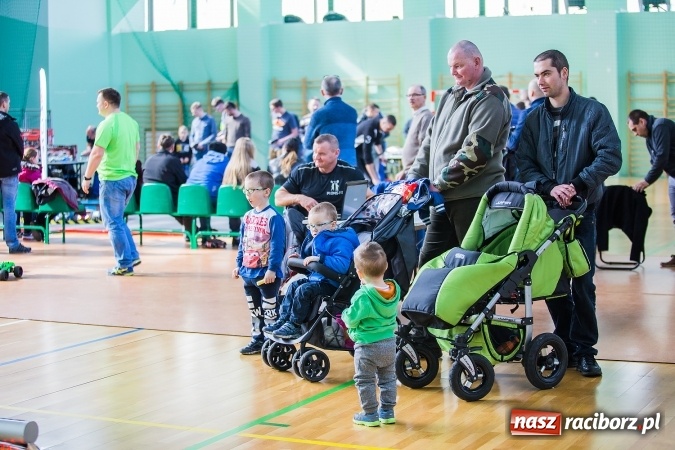 Zdjęcie w galerii na portalu naszraciborz.pl: Zawody aut zdalnie sterowanych w Arenie Rafako wiadomości z regionu