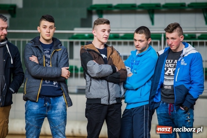 Zdjęcie w galerii na portalu naszraciborz.pl: Zawody aut zdalnie sterowanych w Arenie Rafako wiadomości z regionu