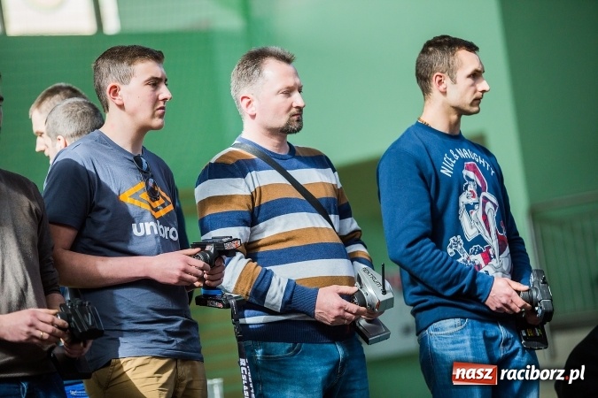 Zdjęcie w galerii na portalu naszraciborz.pl: Zawody aut zdalnie sterowanych w Arenie Rafako wiadomości z regionu