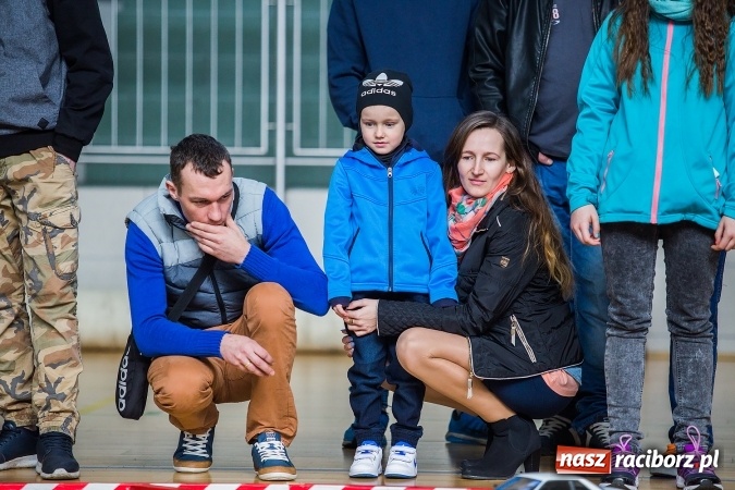 Zdjęcie w galerii na portalu naszraciborz.pl: Zawody aut zdalnie sterowanych w Arenie Rafako wiadomości z regionu