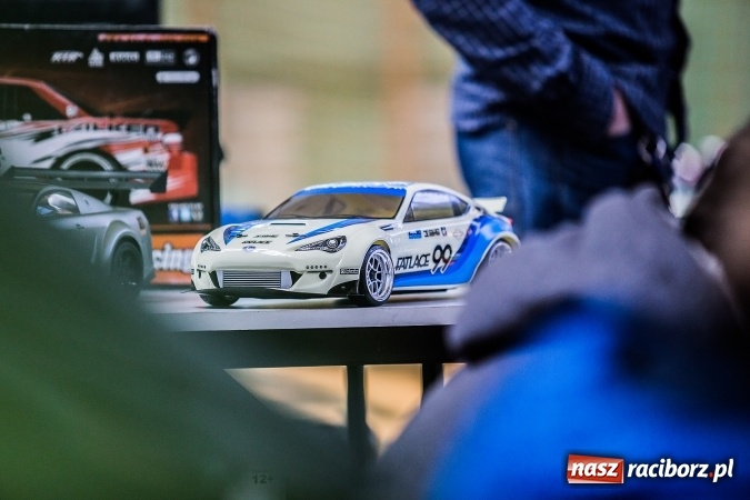 Zdjęcie w galerii na portalu naszraciborz.pl: Zawody aut zdalnie sterowanych w Arenie Rafako wiadomości z regionu
