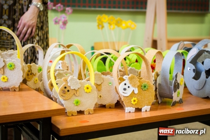 Zdjęcie w galerii na portalu naszraciborz.pl: W Borucinie już świątecznie. Szkoła zorganizowała kiermasz wielkanocny wiadomości z regionu