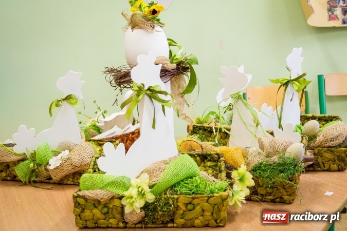 Zdjęcie w galerii na portalu naszraciborz.pl: W Borucinie już świątecznie. Szkoła zorganizowała kiermasz wielkanocny wiadomości z regionu