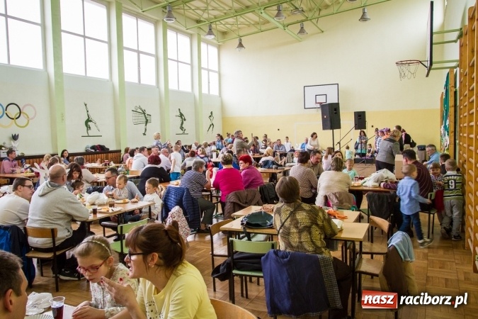 Zdjęcie w galerii na portalu naszraciborz.pl: W Borucinie już świątecznie. Szkoła zorganizowała kiermasz wielkanocny wiadomości z regionu