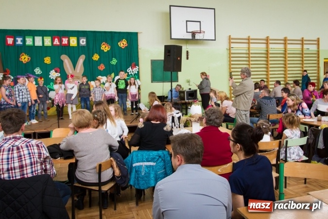 Zdjęcie w galerii na portalu naszraciborz.pl: W Borucinie już świątecznie. Szkoła zorganizowała kiermasz wielkanocny wiadomości z regionu