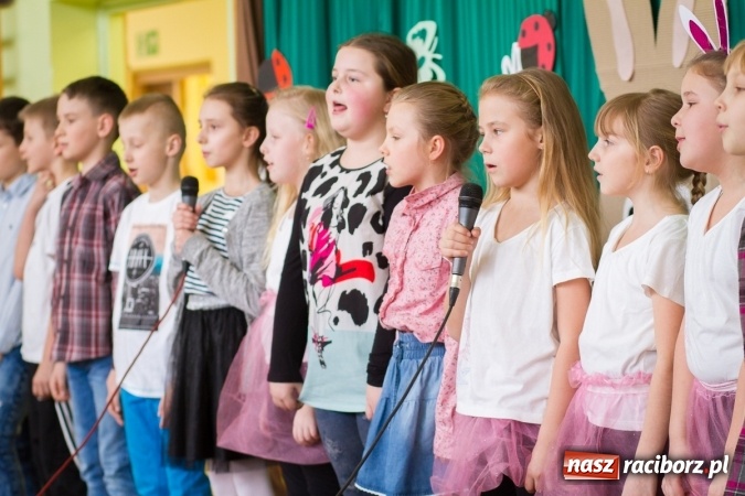 Zdjęcie w galerii na portalu naszraciborz.pl: W Borucinie już świątecznie. Szkoła zorganizowała kiermasz wielkanocny wiadomości z regionu