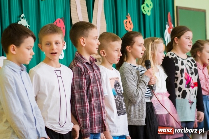 Zdjęcie w galerii na portalu naszraciborz.pl: W Borucinie już świątecznie. Szkoła zorganizowała kiermasz wielkanocny wiadomości z regionu