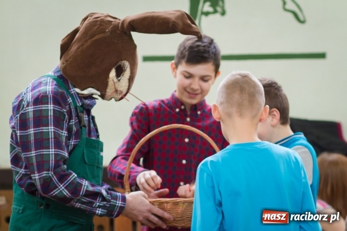 Zdjęcie w galerii na portalu naszraciborz.pl: W Borucinie już świątecznie. Szkoła zorganizowała kiermasz wielkanocny wiadomości z regionu