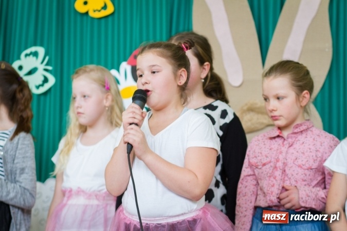 Zdjęcie w galerii na portalu naszraciborz.pl: W Borucinie już świątecznie. Szkoła zorganizowała kiermasz wielkanocny wiadomości z regionu