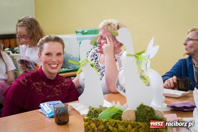 Zdjęcie w galerii na portalu naszraciborz.pl: W Borucinie już świątecznie. Szkoła zorganizowała kiermasz wielkanocny wiadomości z regionu