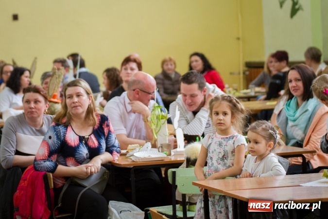 Zdjęcie w galerii na portalu naszraciborz.pl: W Borucinie już świątecznie. Szkoła zorganizowała kiermasz wielkanocny wiadomości z regionu