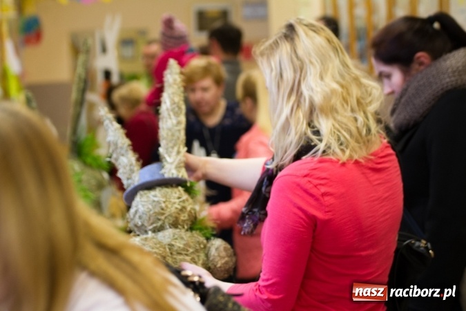 Zdjęcie w galerii na portalu naszraciborz.pl: W Borucinie już świątecznie. Szkoła zorganizowała kiermasz wielkanocny wiadomości z regionu