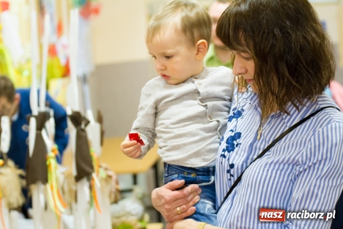 Zdjęcie w galerii na portalu naszraciborz.pl: W Borucinie już świątecznie. Szkoła zorganizowała kiermasz wielkanocny wiadomości z regionu