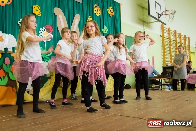 Zdjęcie w galerii na portalu naszraciborz.pl: W Borucinie już świątecznie. Szkoła zorganizowała kiermasz wielkanocny wiadomości z regionu