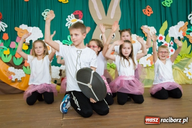 Zdjęcie w galerii na portalu naszraciborz.pl: W Borucinie już świątecznie. Szkoła zorganizowała kiermasz wielkanocny wiadomości z regionu