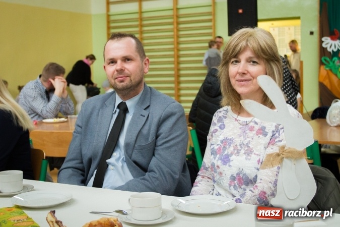 Zdjęcie w galerii na portalu naszraciborz.pl: W Borucinie już świątecznie. Szkoła zorganizowała kiermasz wielkanocny wiadomości z regionu