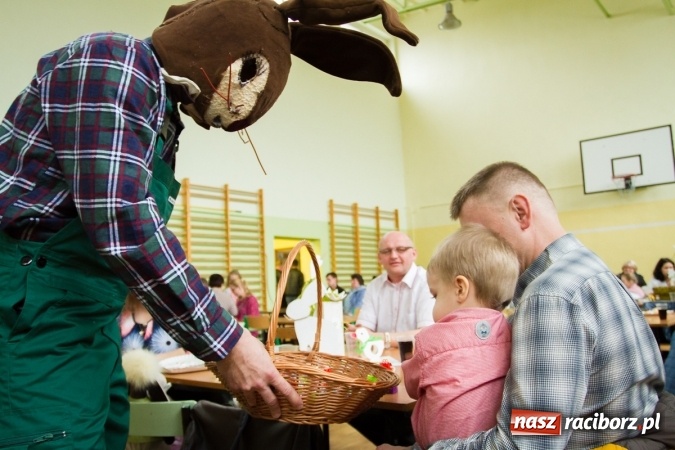 Zdjęcie w galerii na portalu naszraciborz.pl: W Borucinie już świątecznie. Szkoła zorganizowała kiermasz wielkanocny wiadomości z regionu