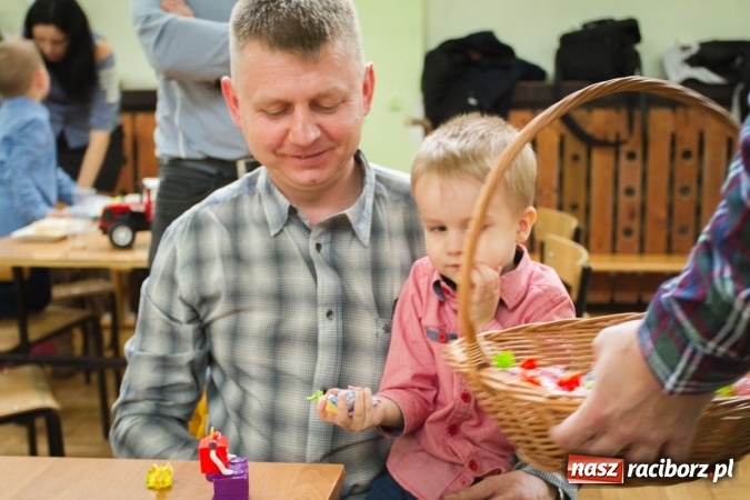 Zdjęcie w galerii na portalu naszraciborz.pl: W Borucinie już świątecznie. Szkoła zorganizowała kiermasz wielkanocny wiadomości z regionu