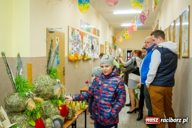 Zdjęcie w galerii na portalu naszraciborz.pl: W Borucinie już świątecznie. Szkoła zorganizowała kiermasz wielkanocny wiadomości z regionu