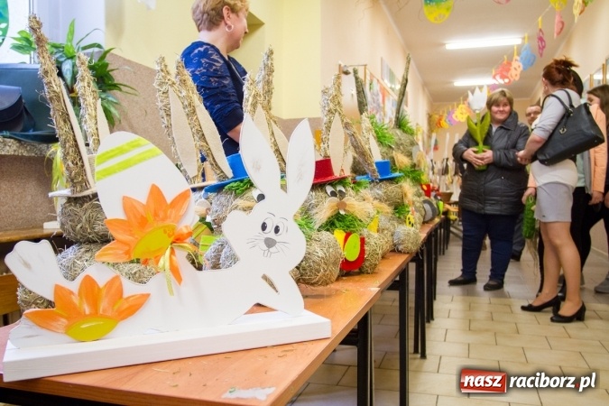 Zdjęcie w galerii na portalu naszraciborz.pl: W Borucinie już świątecznie. Szkoła zorganizowała kiermasz wielkanocny wiadomości z regionu