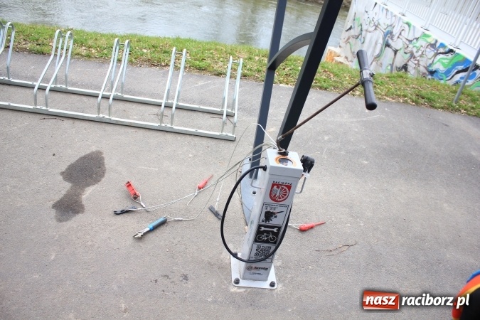 Zdjęcie w galerii na portalu naszraciborz.pl: Wandale zniszczyli sprzęt przy plaży miejskiej! wiadomości z regionu