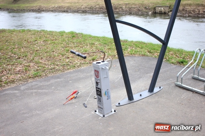 Zdjęcie w galerii na portalu naszraciborz.pl: Wandale zniszczyli sprzęt przy plaży miejskiej! wiadomości z regionu